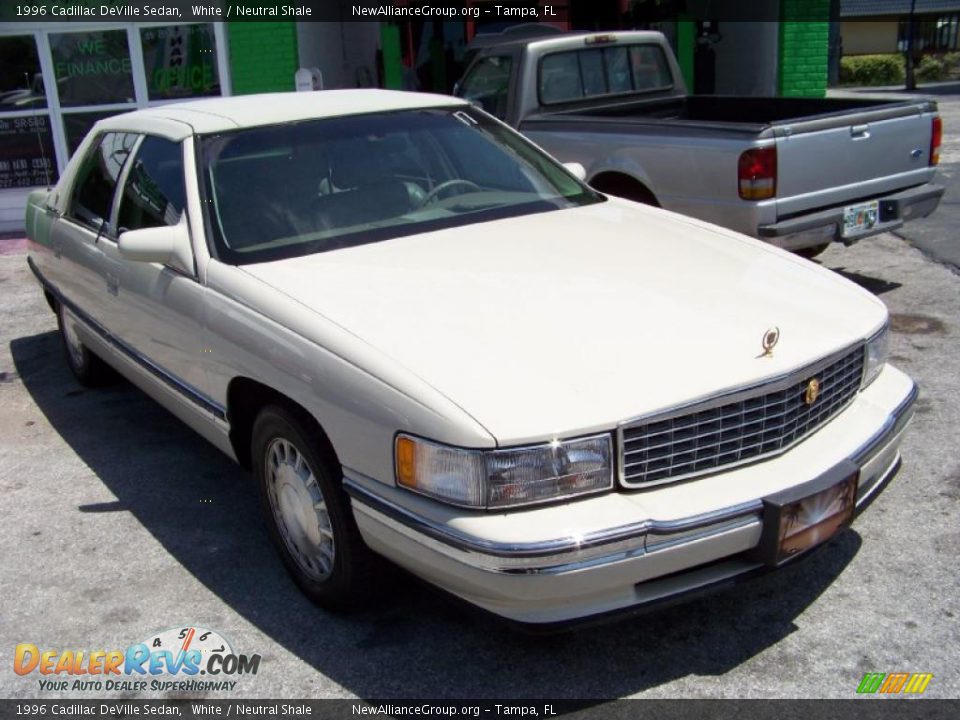 1996 Cadillac DeVille Sedan White / Neutral Shale Photo #3