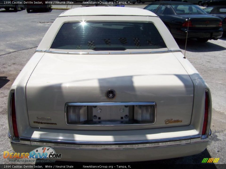 1996 Cadillac DeVille Sedan White / Neutral Shale Photo #6
