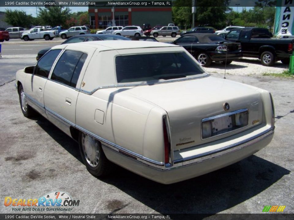 1996 Cadillac DeVille Sedan White / Neutral Shale Photo #7