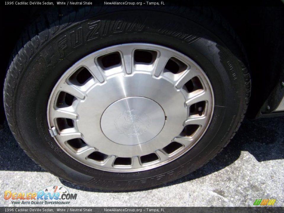 1996 Cadillac DeVille Sedan White / Neutral Shale Photo #8