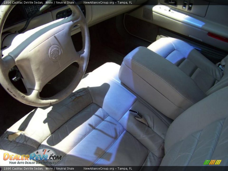 1996 Cadillac DeVille Sedan White / Neutral Shale Photo #9