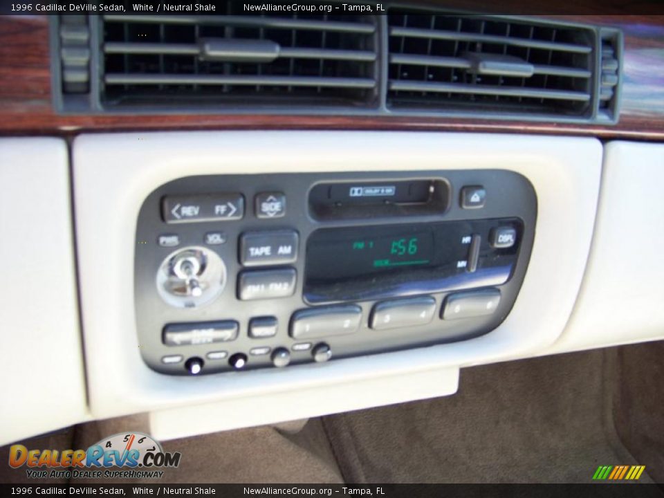 1996 Cadillac DeVille Sedan White / Neutral Shale Photo #10
