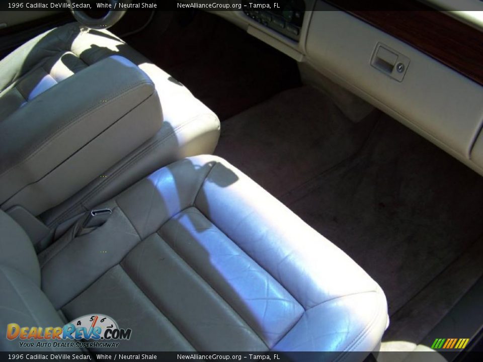1996 Cadillac DeVille Sedan White / Neutral Shale Photo #12