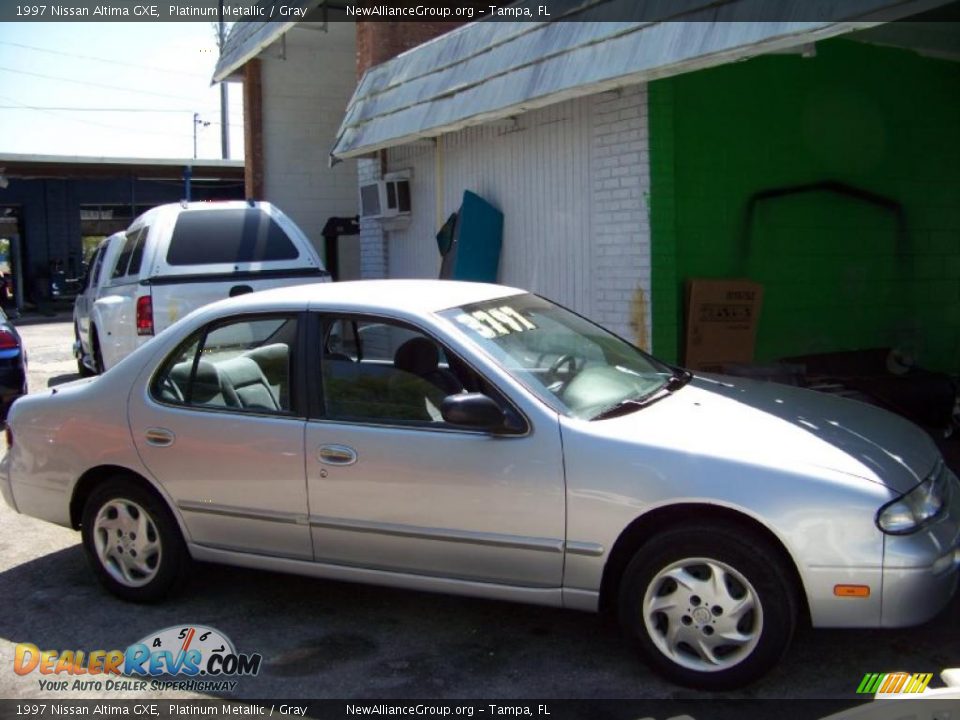 1997 Nissan Altima GXE Platinum Metallic / Gray Photo #4