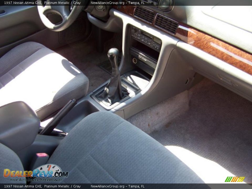 1997 Nissan Altima GXE Platinum Metallic / Gray Photo #11