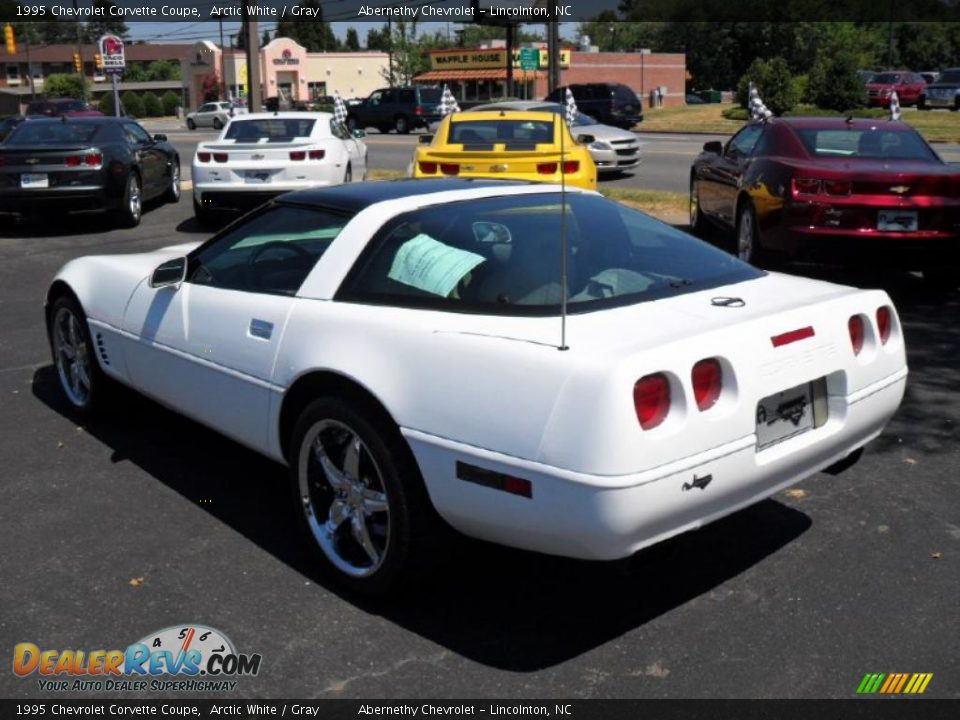 1995 Chevrolet Corvette Coupe Arctic White / Gray Photo #2