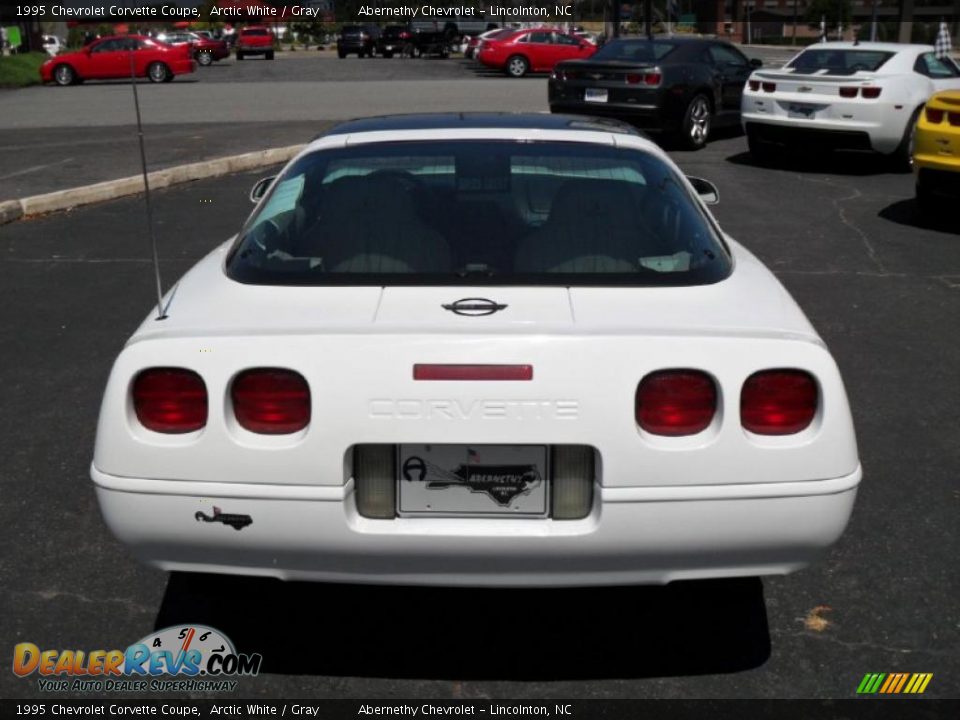 1995 Chevrolet Corvette Coupe Arctic White / Gray Photo #3