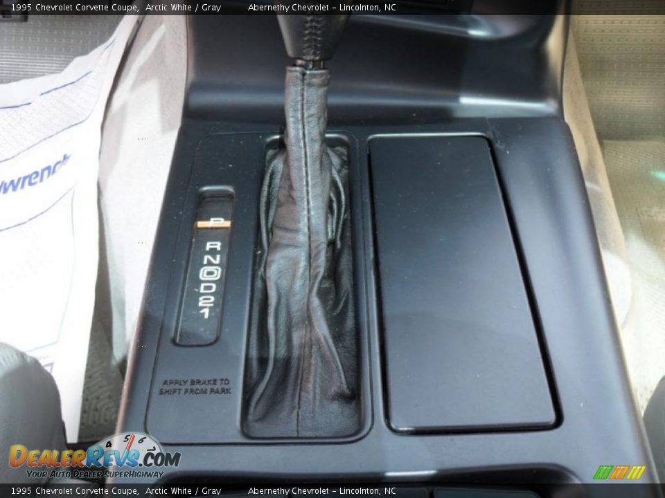 1995 Chevrolet Corvette Coupe Arctic White / Gray Photo #9