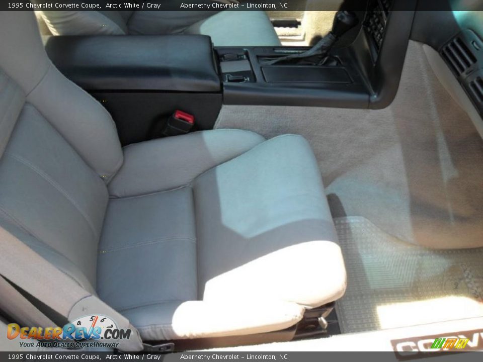 1995 Chevrolet Corvette Coupe Arctic White / Gray Photo #13