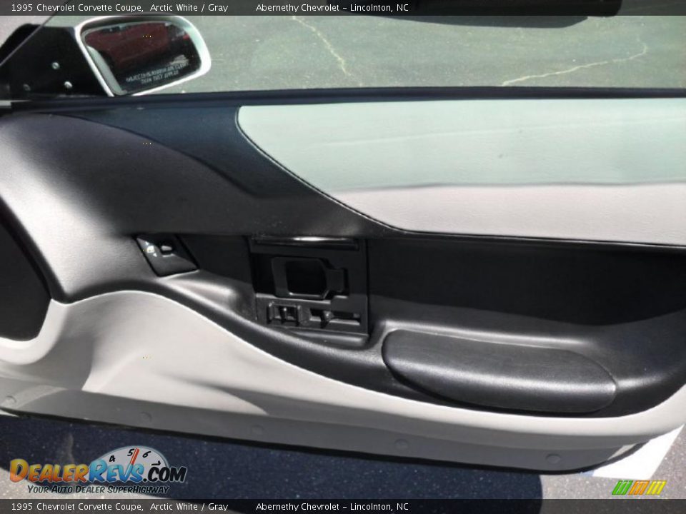 1995 Chevrolet Corvette Coupe Arctic White / Gray Photo #15