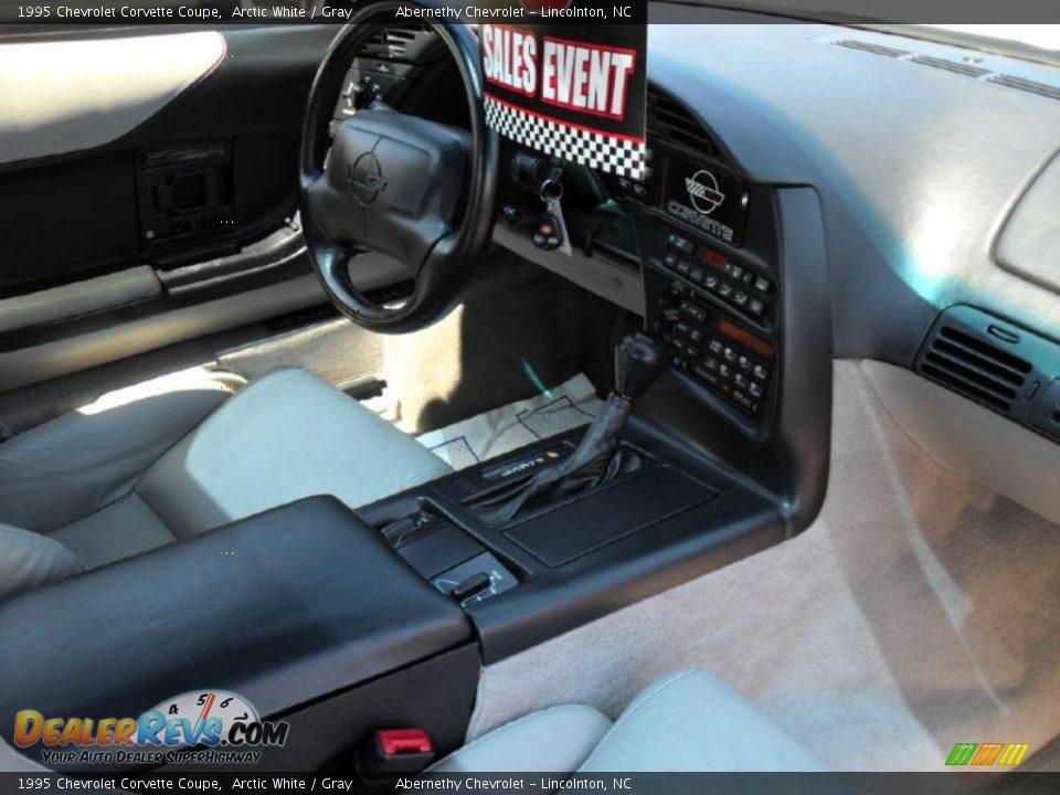 1995 Chevrolet Corvette Coupe Arctic White / Gray Photo #16