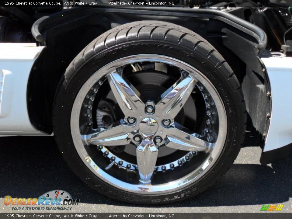 1995 Chevrolet Corvette Coupe Arctic White / Gray Photo #21