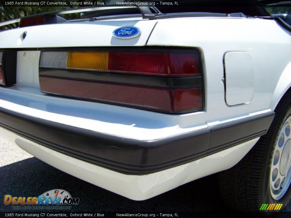 1985 Ford Mustang GT Convertible Oxford White / Blue Photo #15