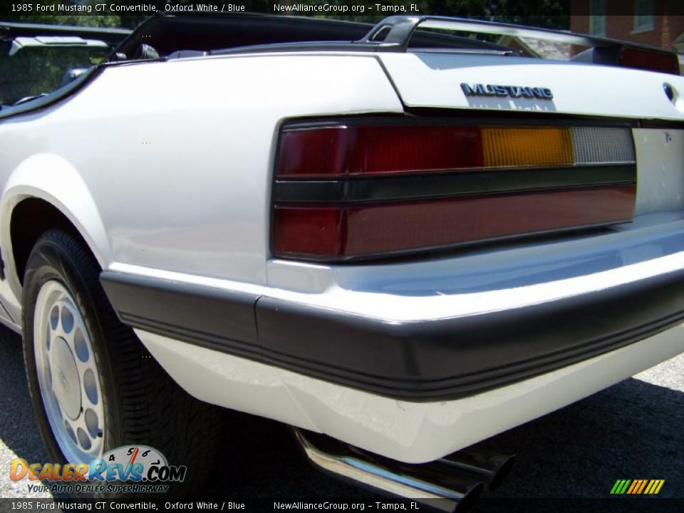 1985 Ford Mustang GT Convertible Oxford White / Blue Photo #16