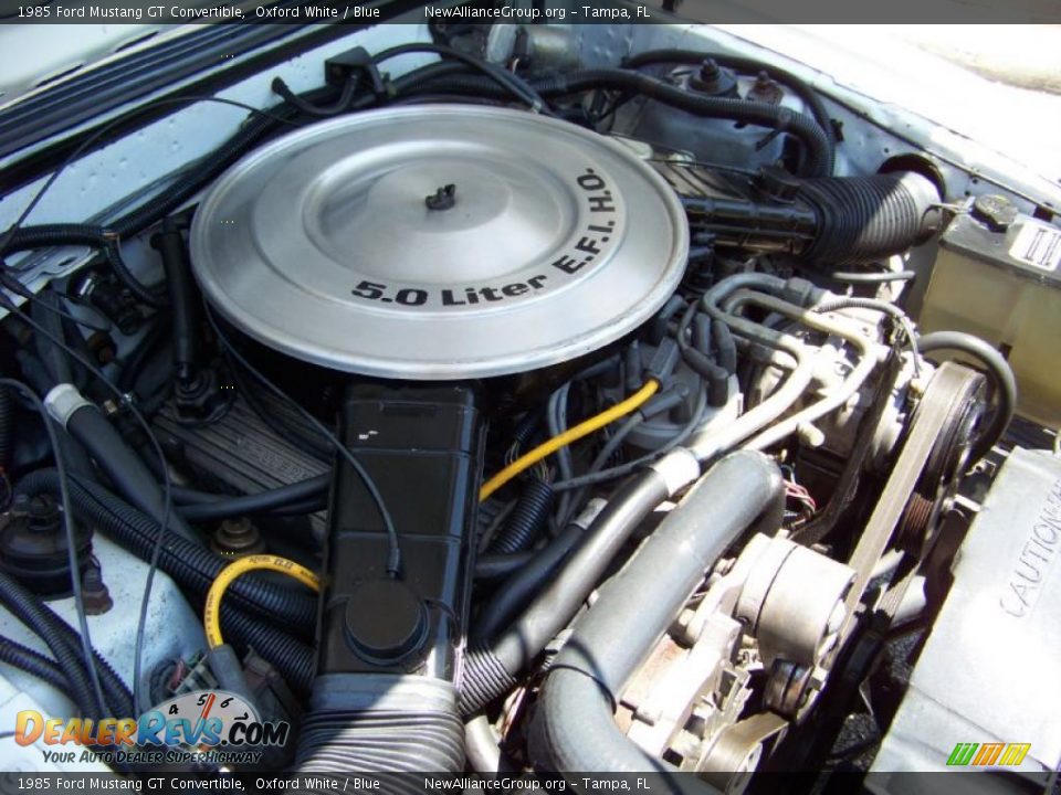 1985 Ford Mustang GT Convertible Oxford White / Blue Photo #20