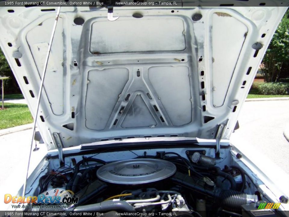 1985 Ford Mustang GT Convertible Oxford White / Blue Photo #22