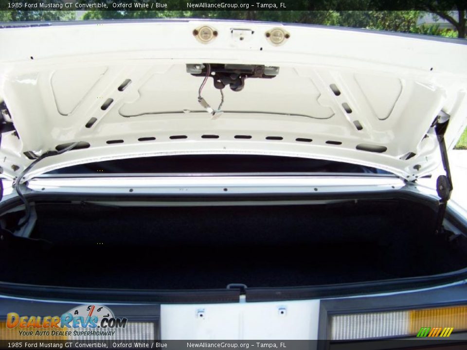 1985 Ford Mustang GT Convertible Oxford White / Blue Photo #25