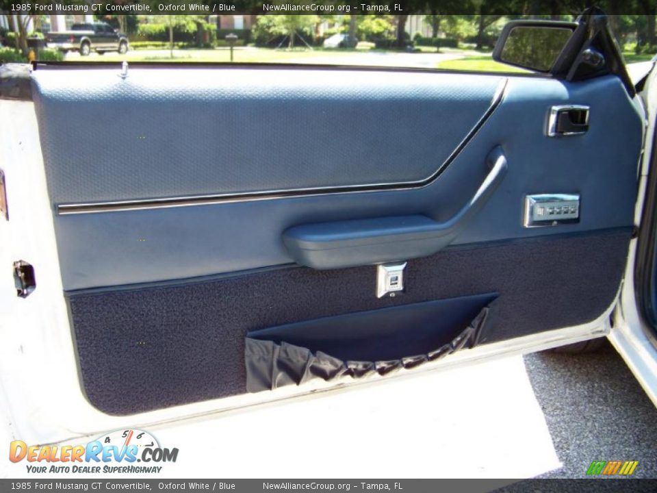 1985 Ford Mustang GT Convertible Oxford White / Blue Photo #26