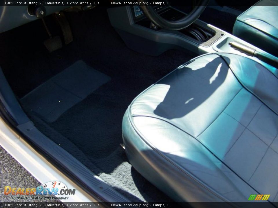 1985 Ford Mustang GT Convertible Oxford White / Blue Photo #27