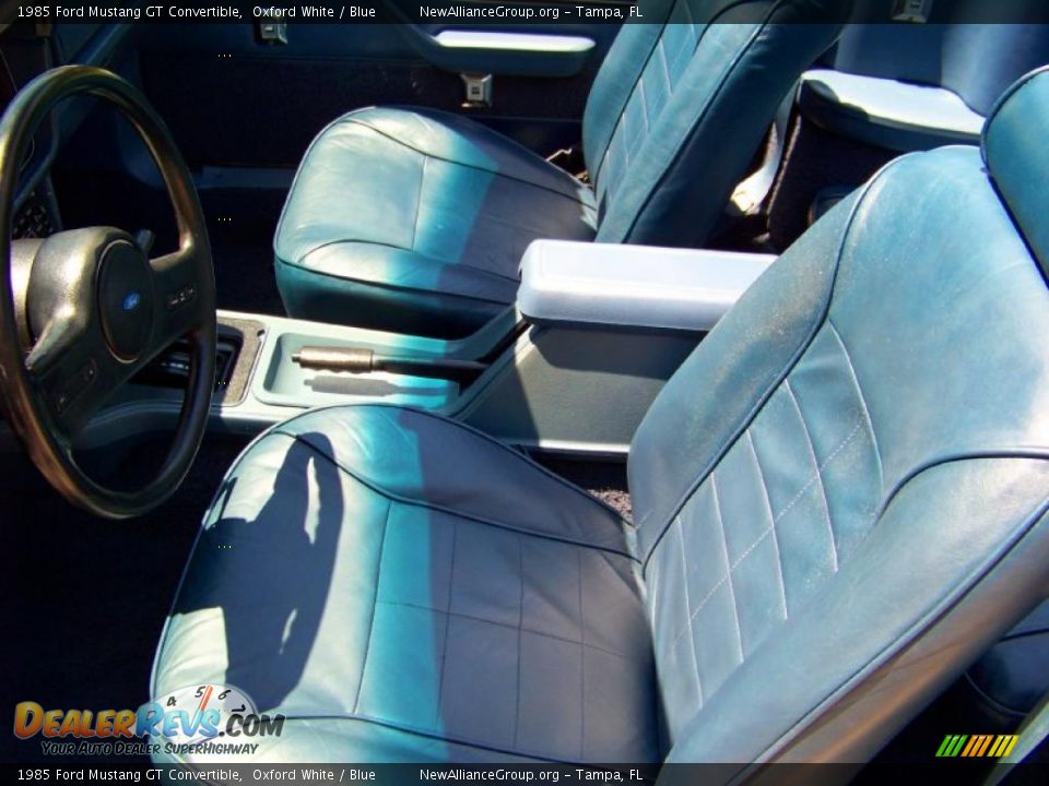1985 Ford Mustang GT Convertible Oxford White / Blue Photo #31