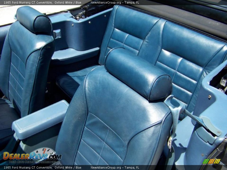 1985 Ford Mustang GT Convertible Oxford White / Blue Photo #32