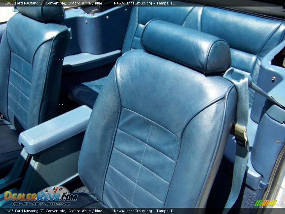 1985 Ford Mustang GT Convertible Oxford White / Blue Photo #35