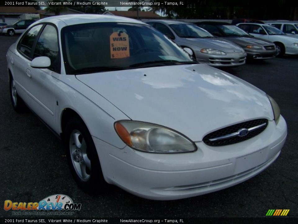 2001 Ford Taurus SES Vibrant White / Medium Graphite Photo #1