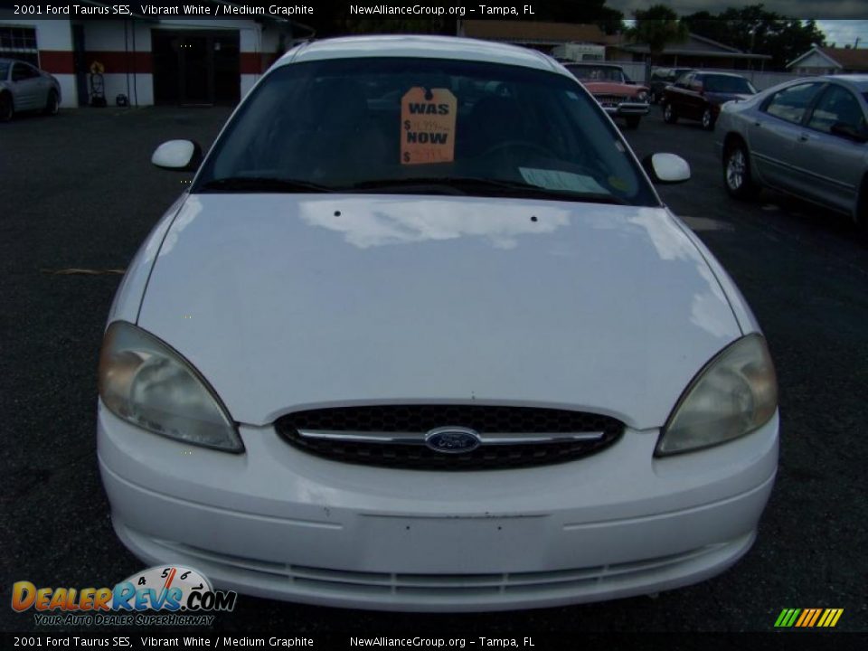 2001 Ford Taurus SES Vibrant White / Medium Graphite Photo #2