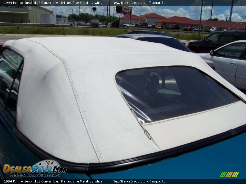 1994 Pontiac Sunbird LE Convertible Brilliant Blue Metallic / White Photo #5