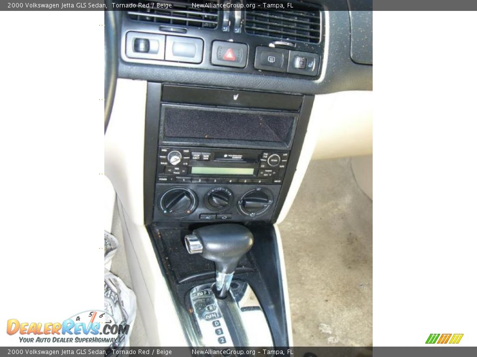 2000 Volkswagen Jetta GLS Sedan Tornado Red / Beige Photo #10