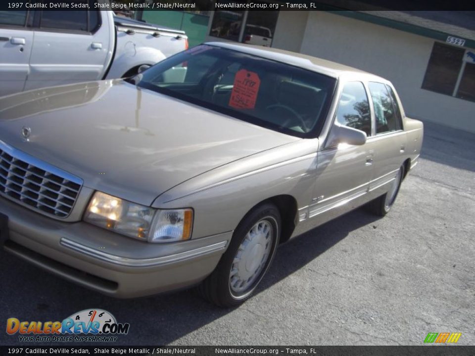 1997 Cadillac DeVille Sedan Shale Beige Metallic / Shale/Neutral Photo #1
