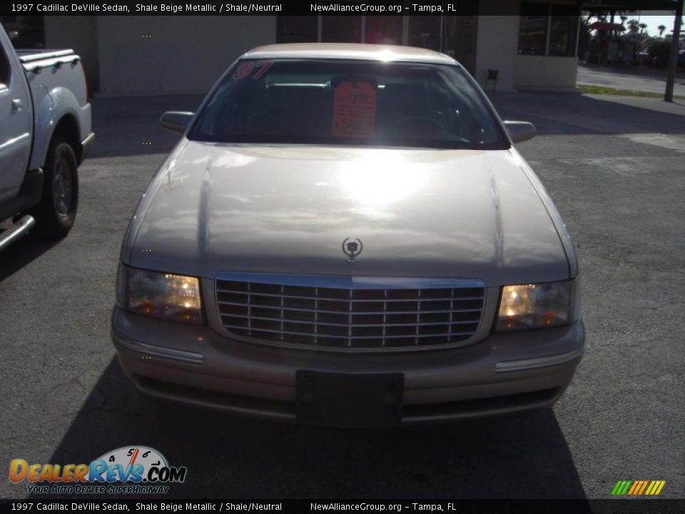 1997 Cadillac DeVille Sedan Shale Beige Metallic / Shale/Neutral Photo #2
