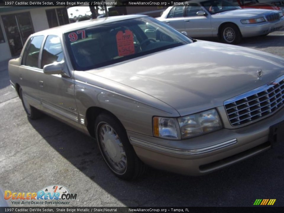 1997 Cadillac DeVille Sedan Shale Beige Metallic / Shale/Neutral Photo #3