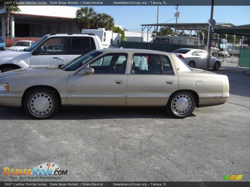 1997 Cadillac DeVille Sedan Shale Beige Metallic / Shale/Neutral Photo #4