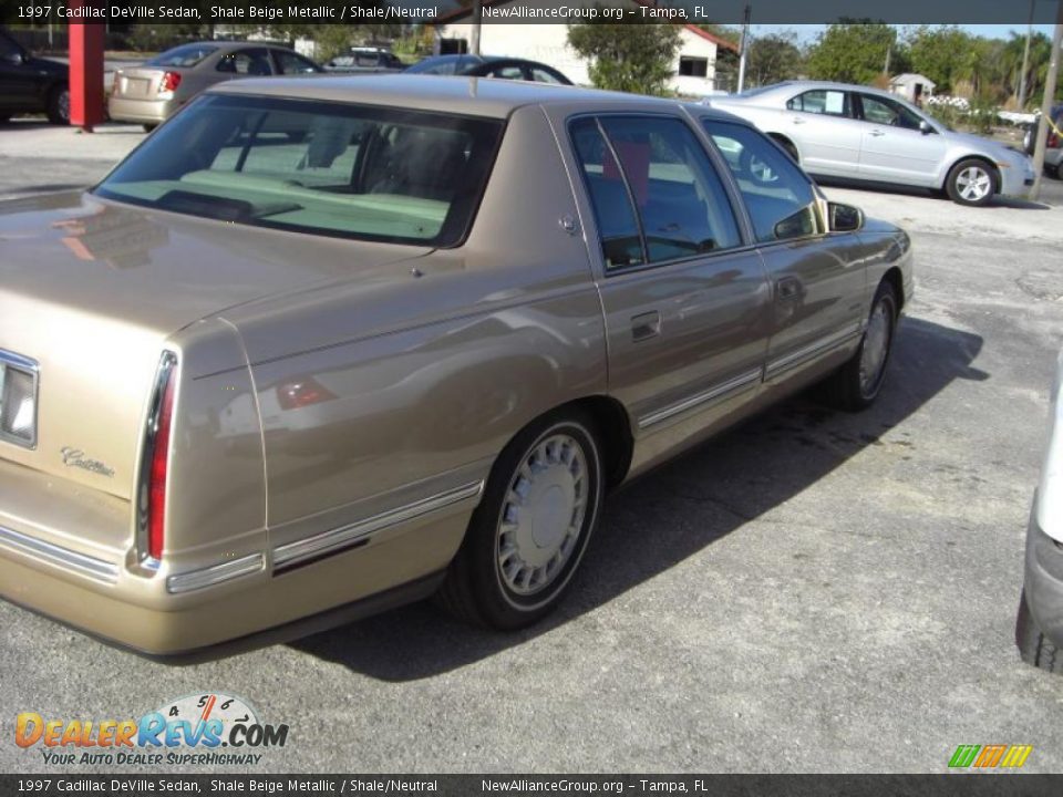 1997 Cadillac DeVille Sedan Shale Beige Metallic / Shale/Neutral Photo #6