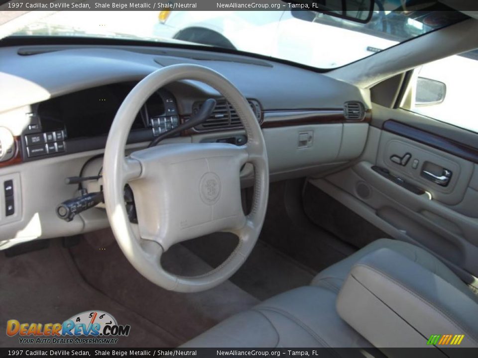 1997 Cadillac DeVille Sedan Shale Beige Metallic / Shale/Neutral Photo #10