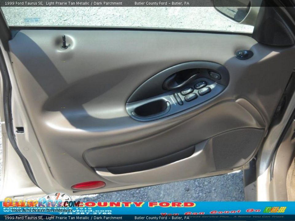 1999 Ford Taurus SE Light Prairie Tan Metallic / Dark Parchment Photo #6