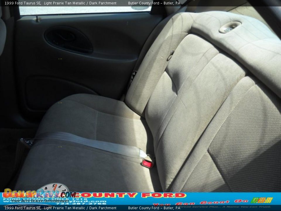1999 Ford Taurus SE Light Prairie Tan Metallic / Dark Parchment Photo #12