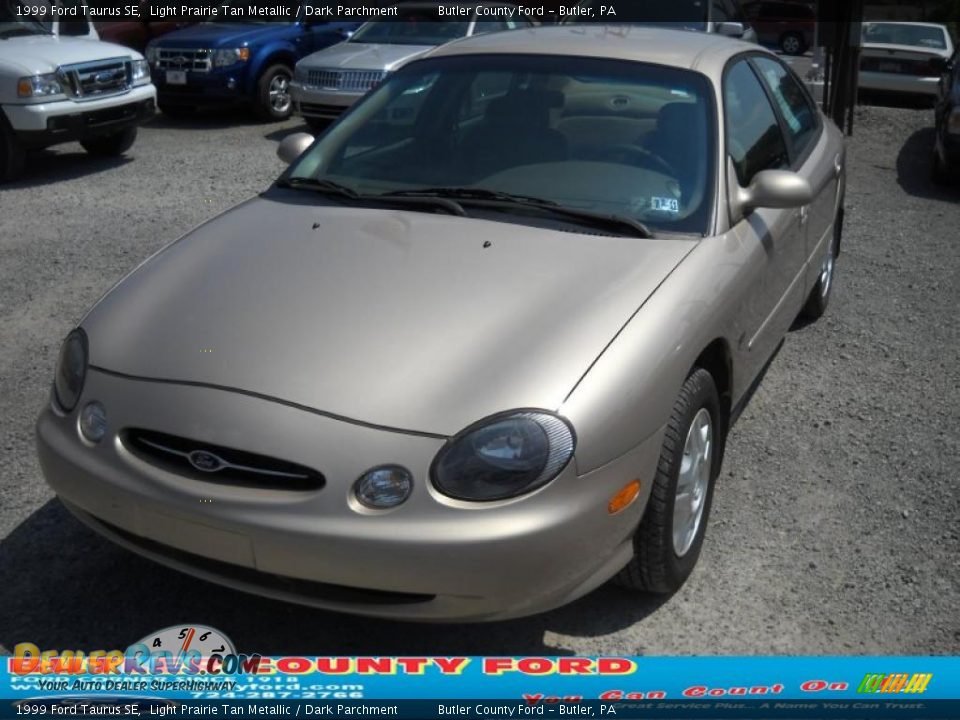 1999 Ford Taurus SE Light Prairie Tan Metallic / Dark Parchment Photo #18
