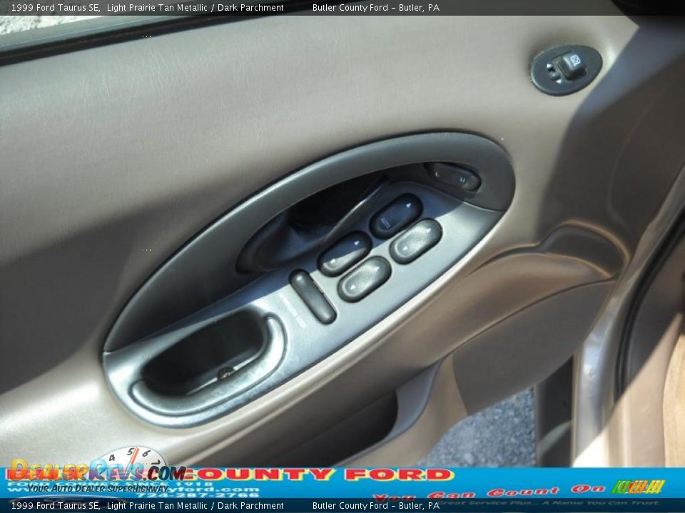 1999 Ford Taurus SE Light Prairie Tan Metallic / Dark Parchment Photo #21