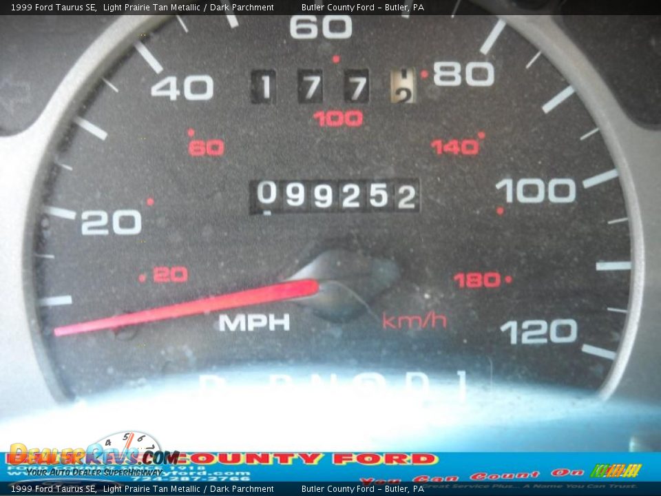 1999 Ford Taurus SE Light Prairie Tan Metallic / Dark Parchment Photo #25