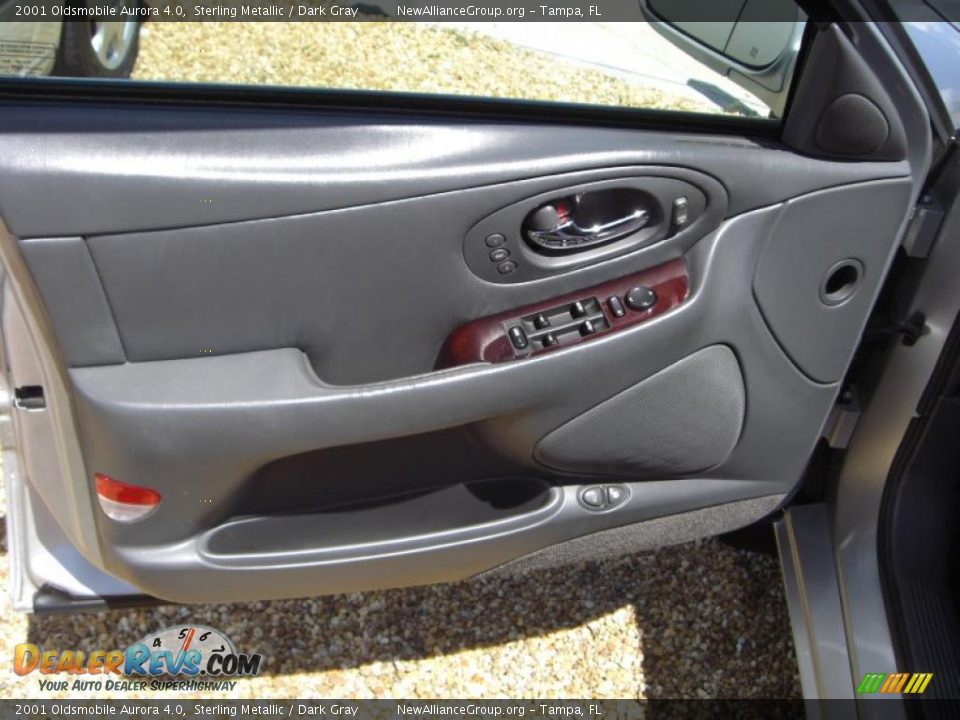 2001 Oldsmobile Aurora 4.0 Sterling Metallic / Dark Gray Photo #8