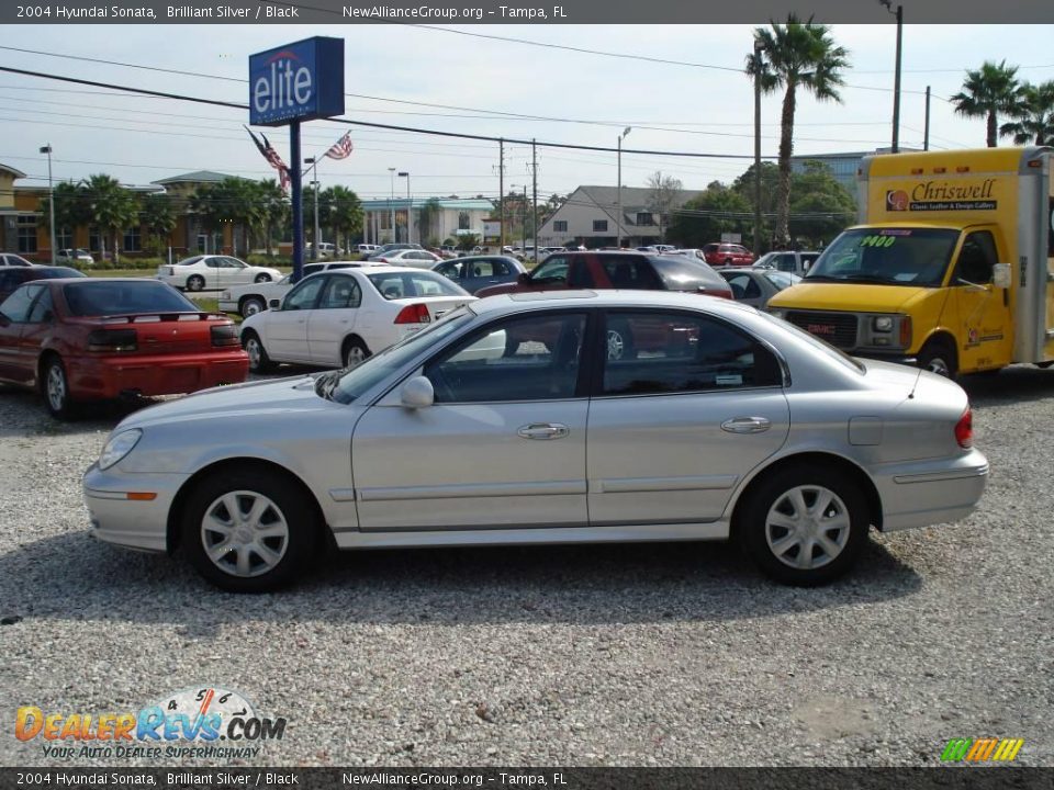 2004 Hyundai Sonata Brilliant Silver / Black Photo #2