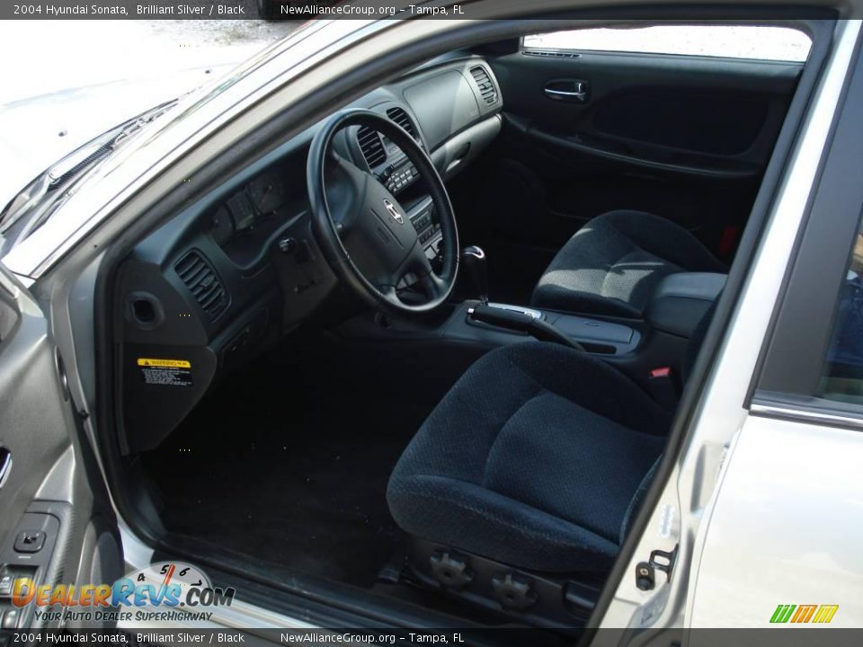 2004 Hyundai Sonata Brilliant Silver / Black Photo #9
