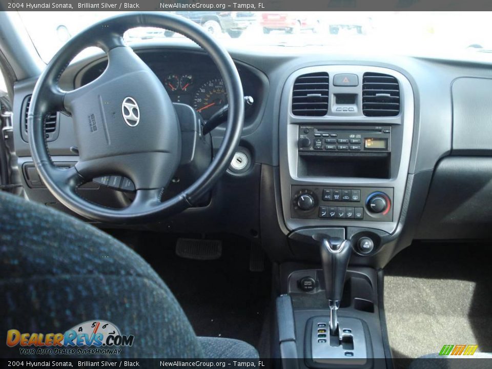 2004 Hyundai Sonata Brilliant Silver / Black Photo #10