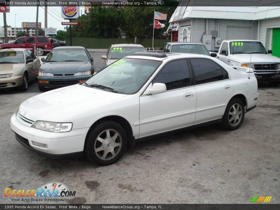 1995 Honda Accord EX Sedan Frost White / Beige Photo #1