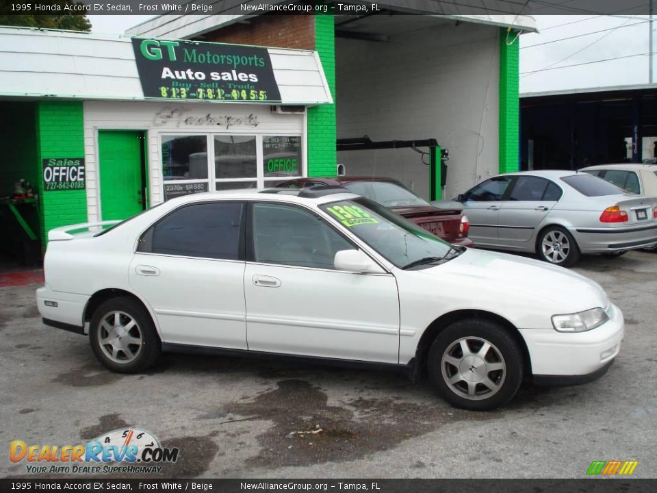 1995 Honda Accord EX Sedan Frost White / Beige Photo #2