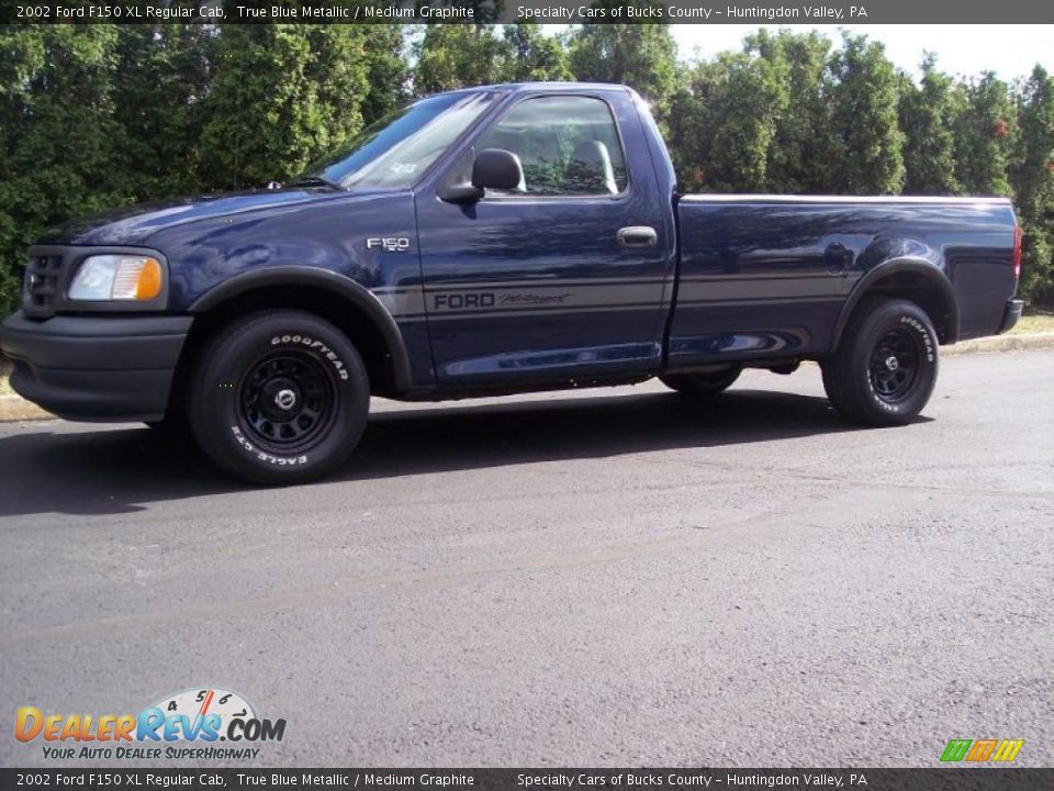 2002 Ford F150 XL Regular Cab True Blue Metallic / Medium Graphite Photo #18