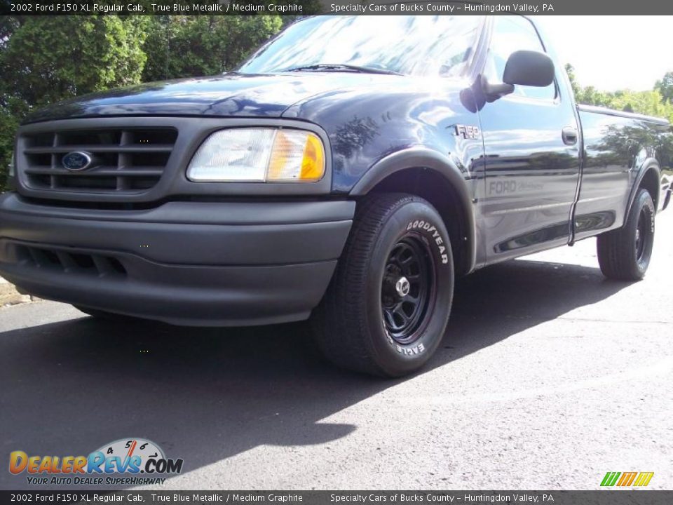 2002 Ford F150 XL Regular Cab True Blue Metallic / Medium Graphite Photo #20