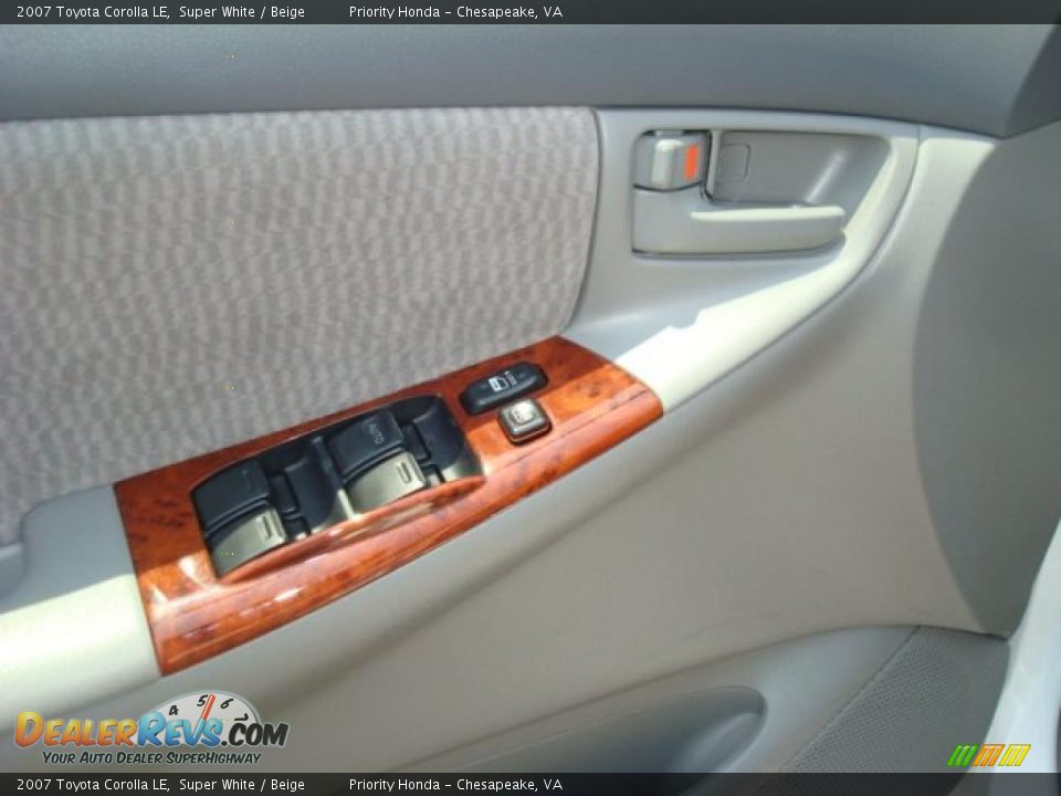 2007 Toyota Corolla LE Super White / Beige Photo #12